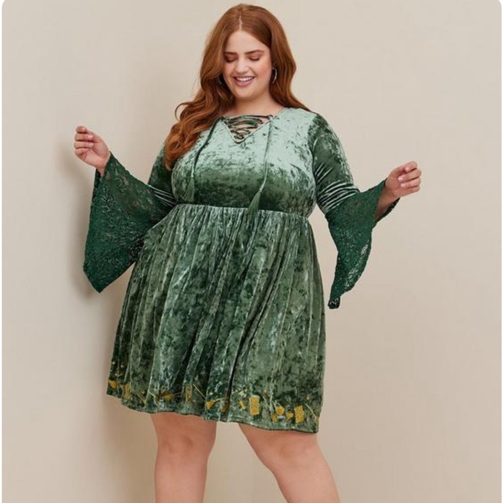 Torrid Hocus Pocus green velvet dress. Size 10 (00)